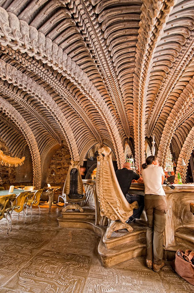 amazing-restaurant-bar-interior-design-5