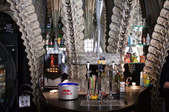 amazing-restaurant-bar-interior-design-6